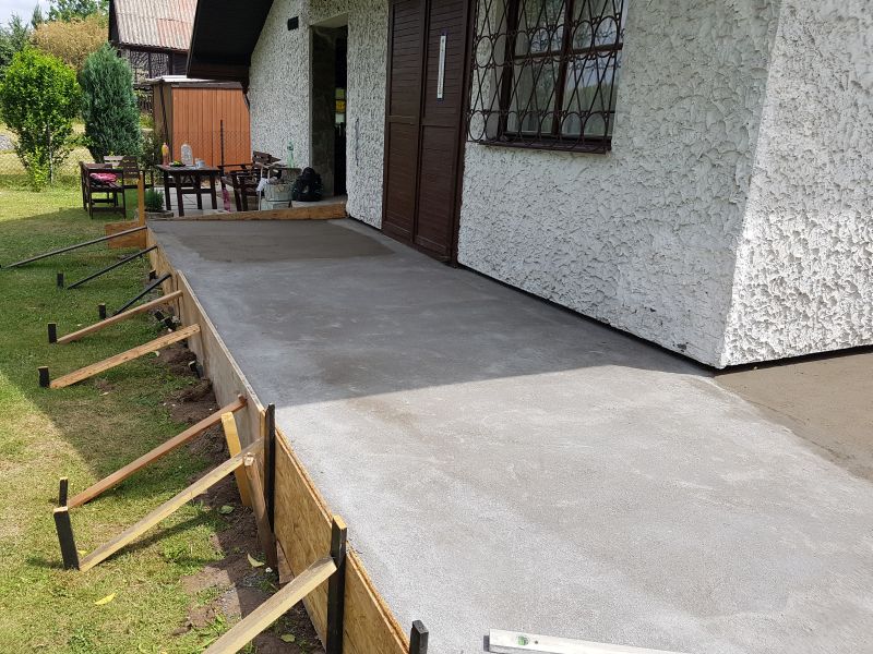 opprava terasy před dokončením - chalupa Nymbursko